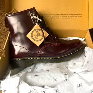 NEW VEGAN Dr Marten boots, UK 10 US M: 11 W: 12